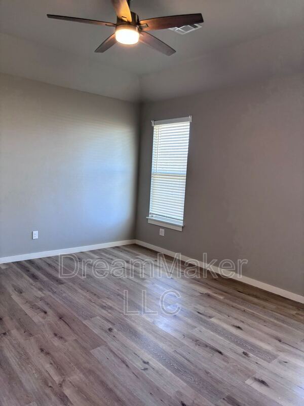 Building Photo - 3102 SE 34th St