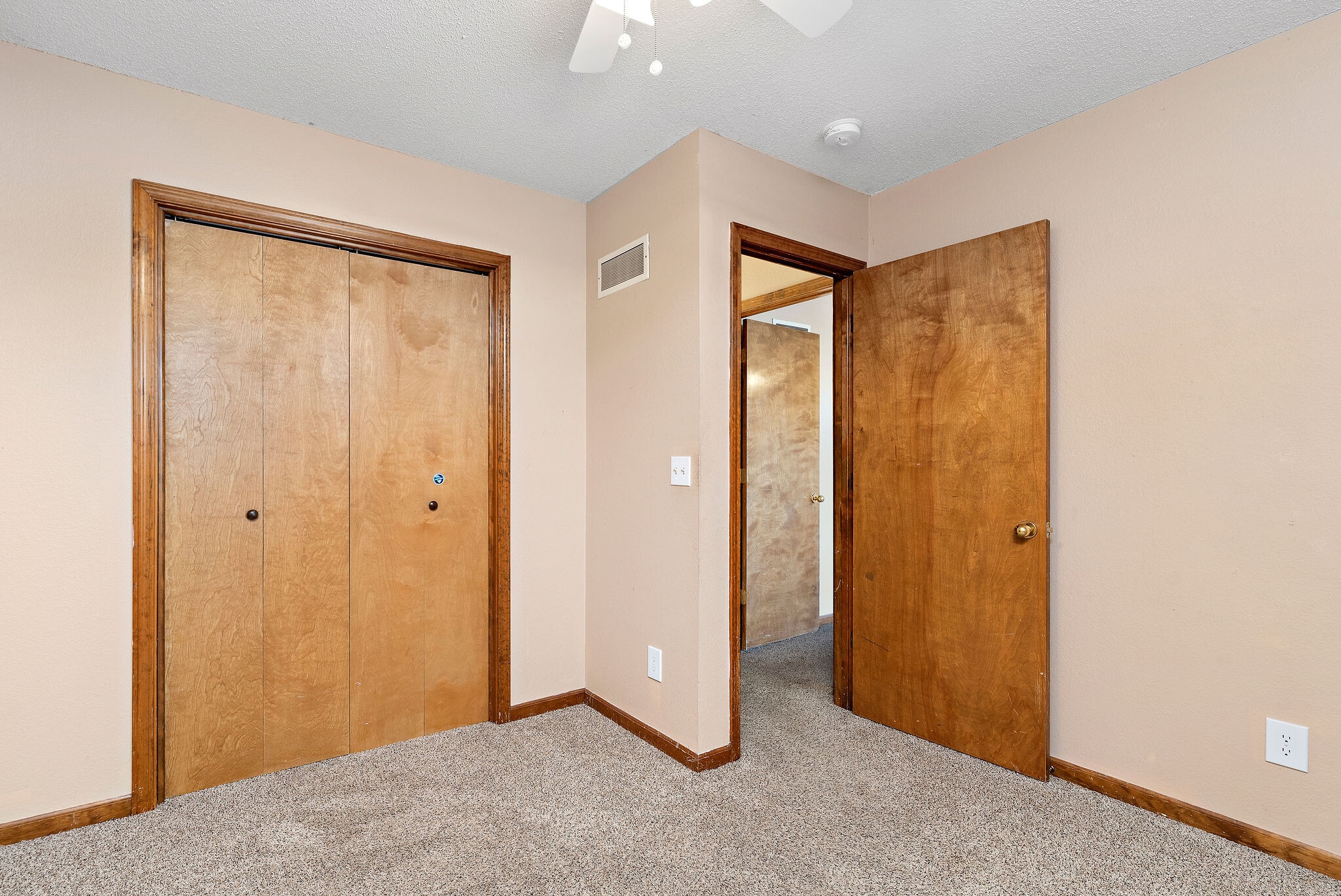 Building Photo - 937 Goldfinch Ln