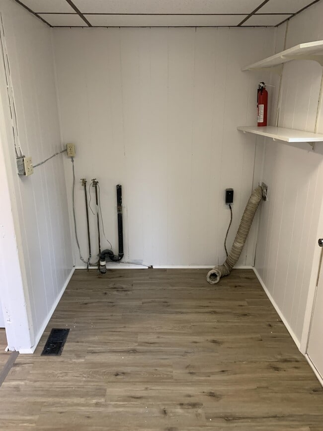 Building Photo - 412 Park St