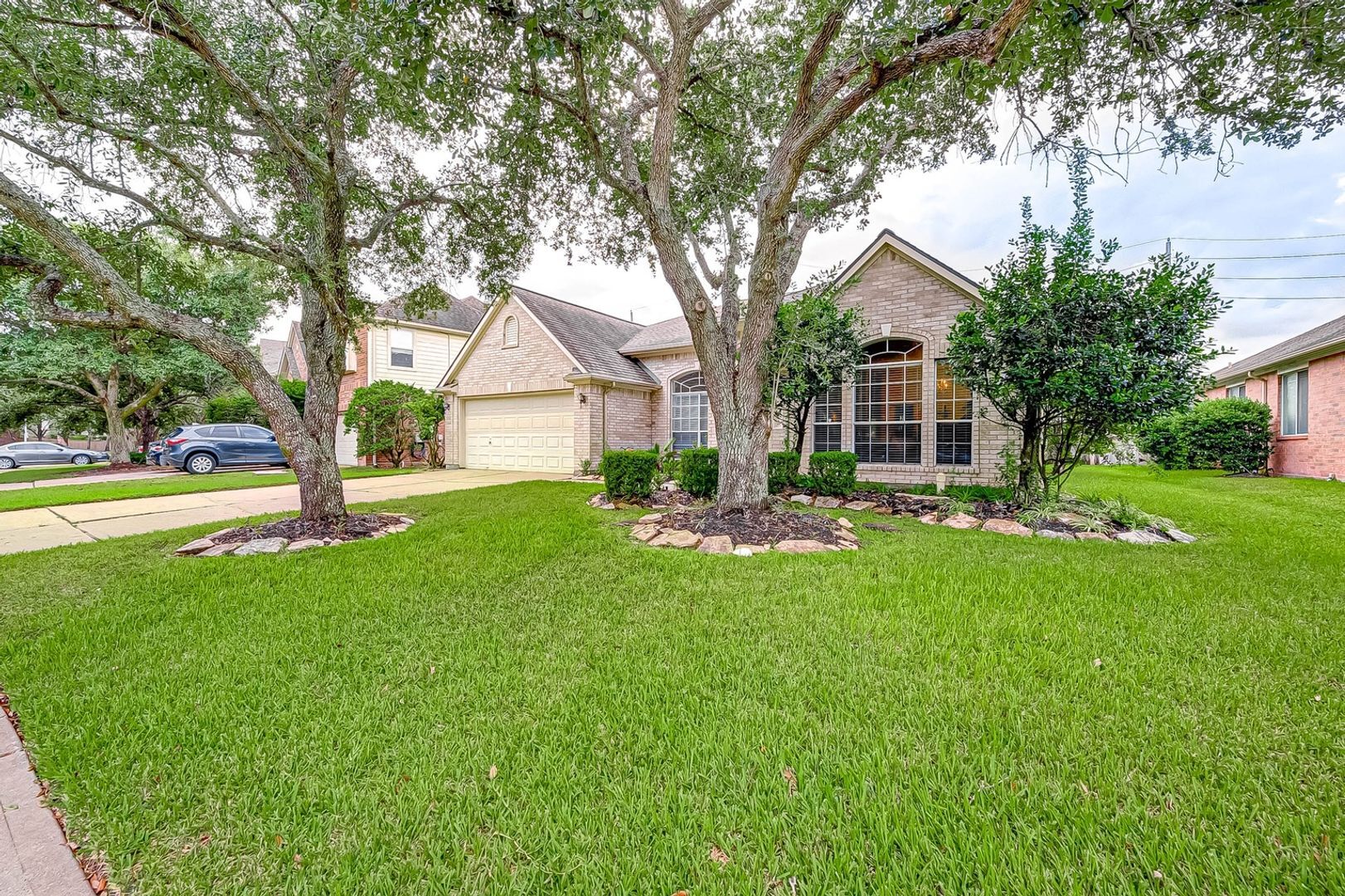 Building Photo - 1410 Greenway Village Dr