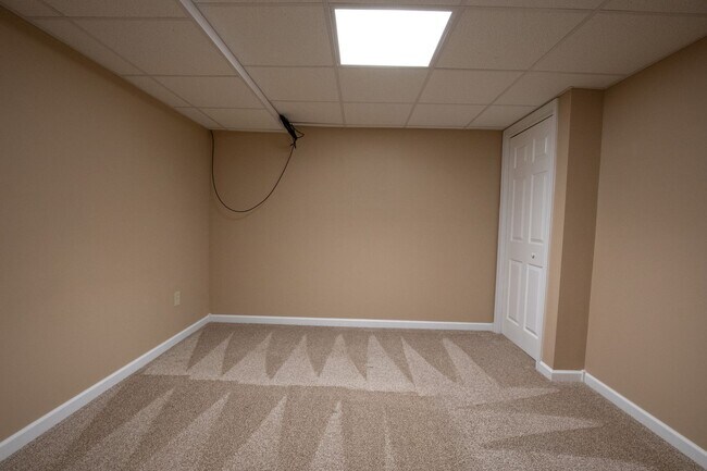 Building Photo - Spacious 3BR Townhome in Harrisburg – First-floor primary bedroom, Garage & Deck!