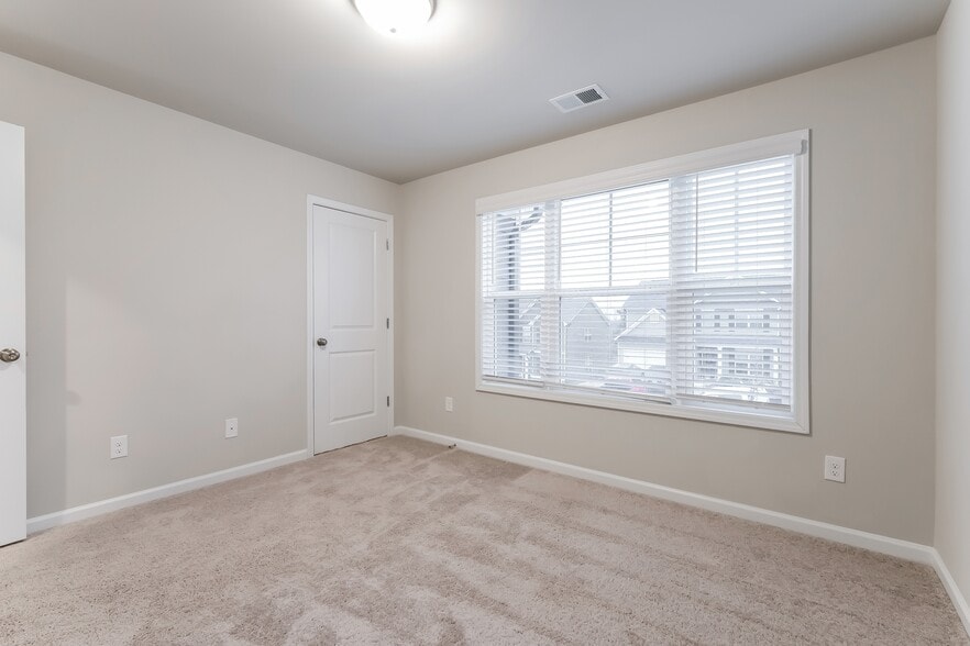 Building Photo - 3418 Sugarberry Dr
