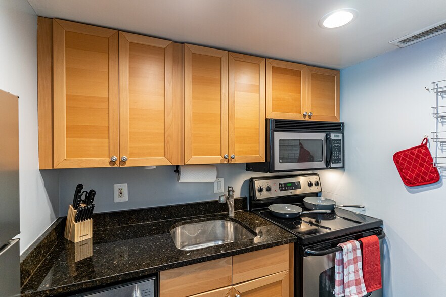 Building Photo - 1133 13th St NW