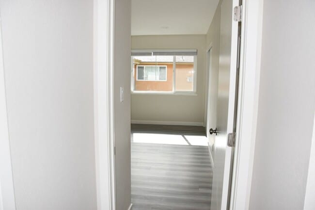 Building Photo - Olive (815) North