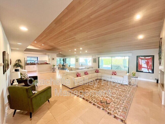 Building Photo - 48550 Valley View Dr