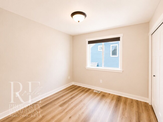 Building Photo - Luxury Poulsbo Retreat with Water Views, Covered Deck & Designer Finishes