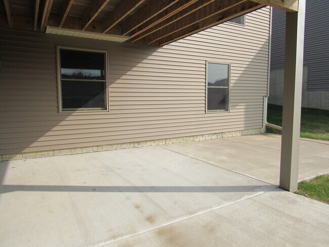Building Photo - 3761 Deckard Dr