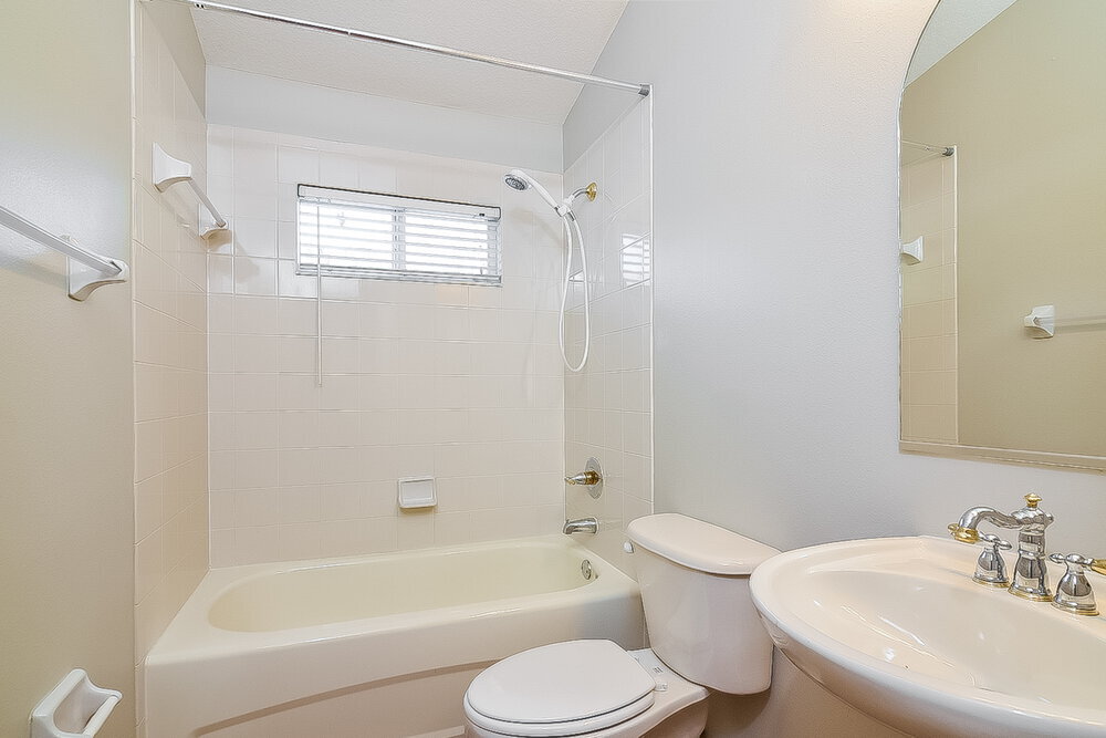 Building Photo - 601 Straw Lake Dr