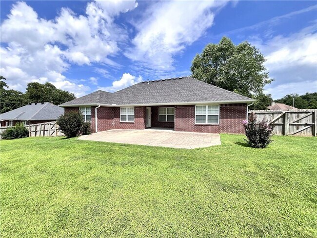 Building Photo - 208 Tunbridge Dr