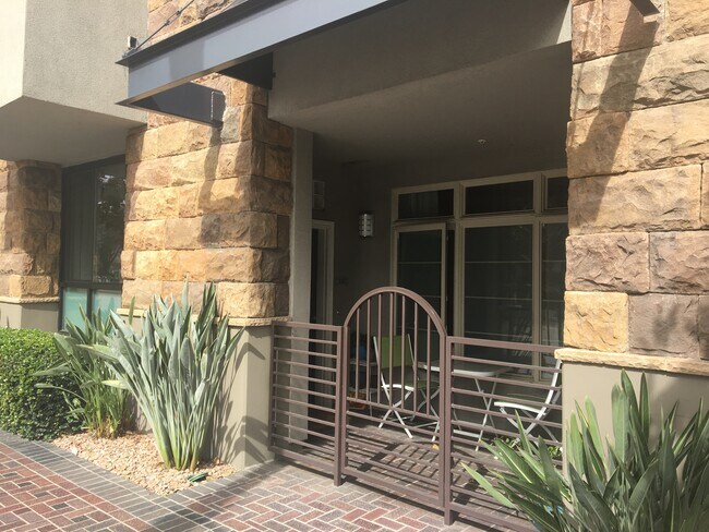 Unit Entry - 1480 Broadway St