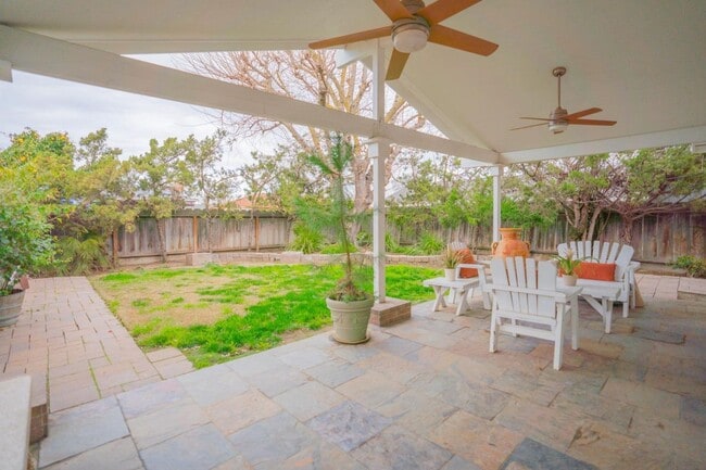 Building Photo - Beautiful Southside Los Banos Rental