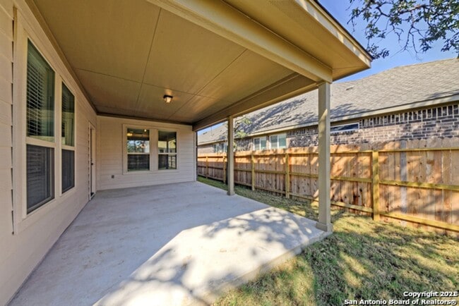 Building Photo - 3 Bed 2.5 Bath