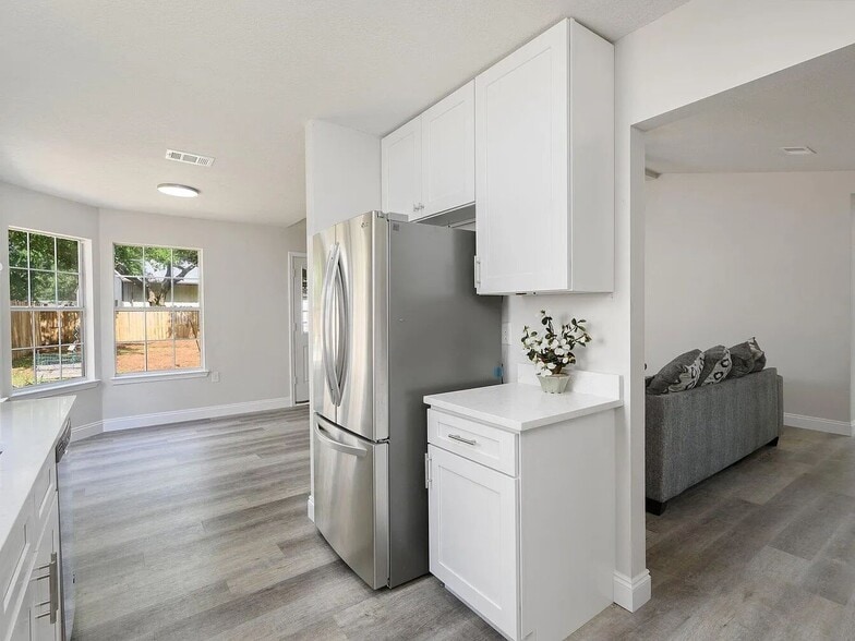 Building Photo - 1053 Emerald Ln