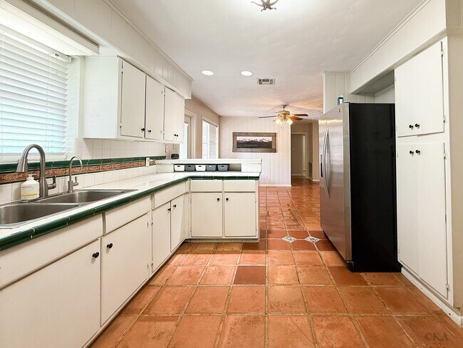 Building Photo - 8902 Blankenship Dr