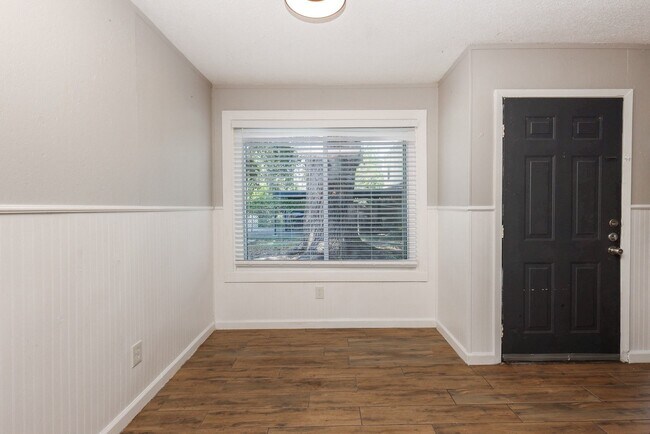 Building Photo - 506 N 3rd St