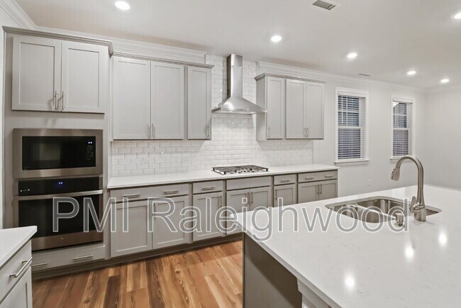 Building Photo - 304 Canyon Spring Trl