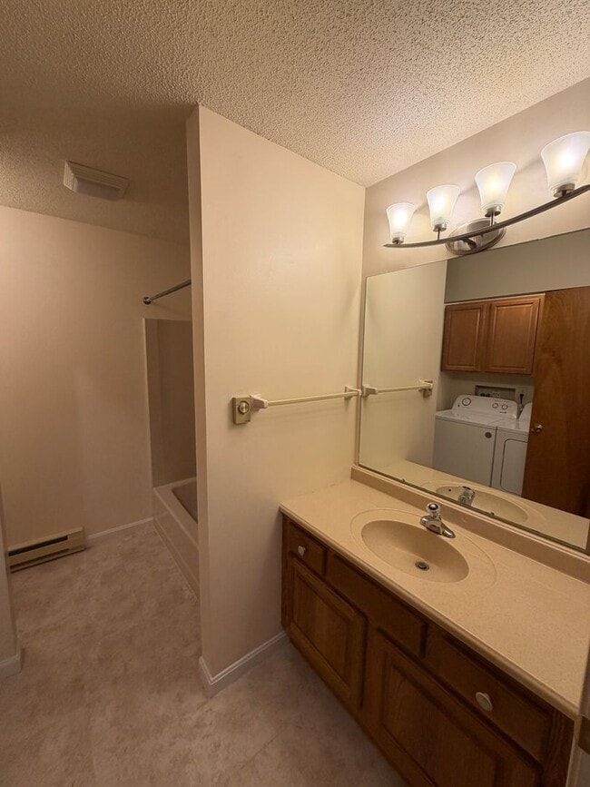 Building Photo - 62 Hayes Ave