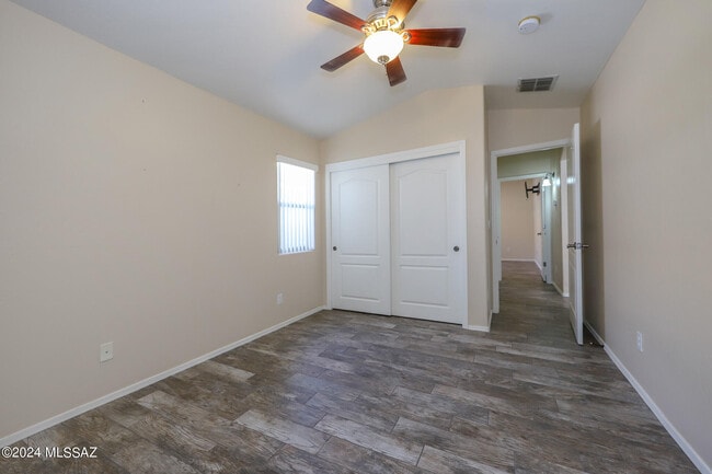 Building Photo - 10457 E Oakbrook St