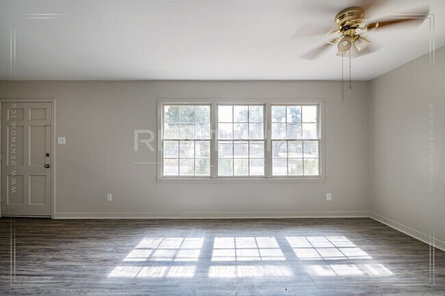 Building Photo - Beautiful 3 Bedroom/1 Bathroom Home in Mobile!