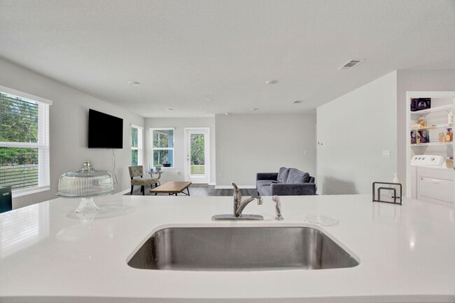 Building Photo - 535 Mary Lou Way