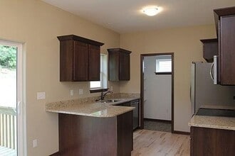 Building Photo - 4 Bedroom Home in Mackinaw Village