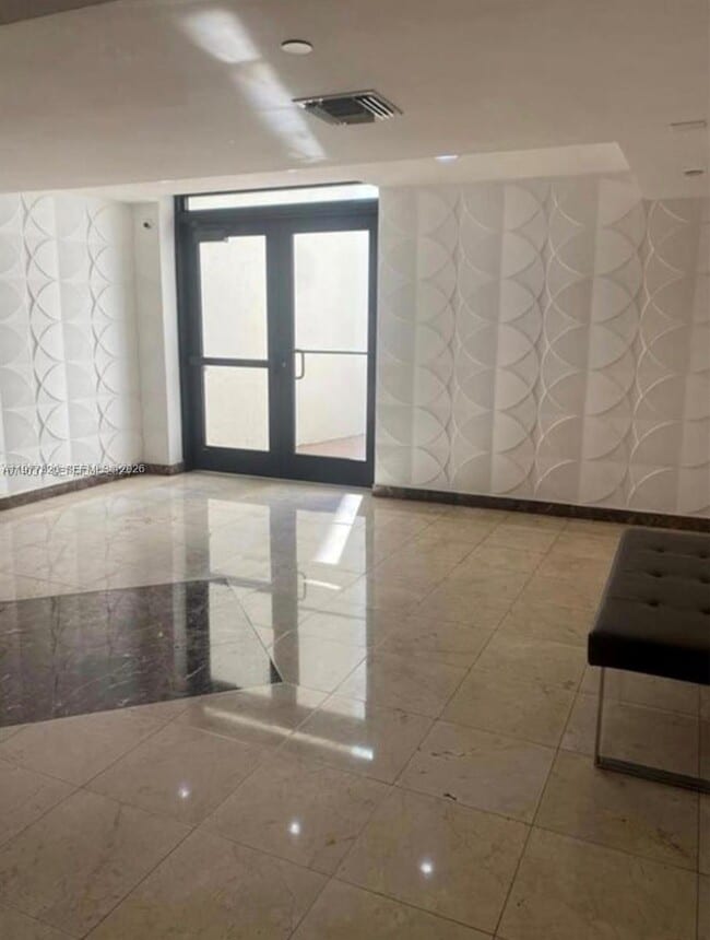 Building Photo - 16909 N Bay Rd