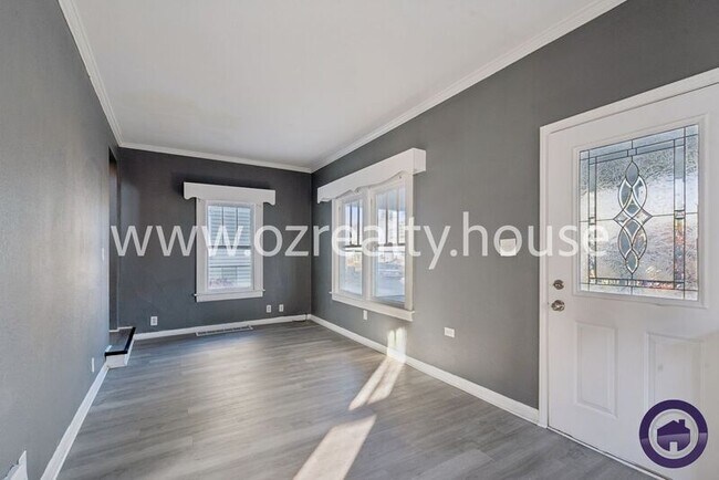 Building Photo - 4319 Parrakeet Ave