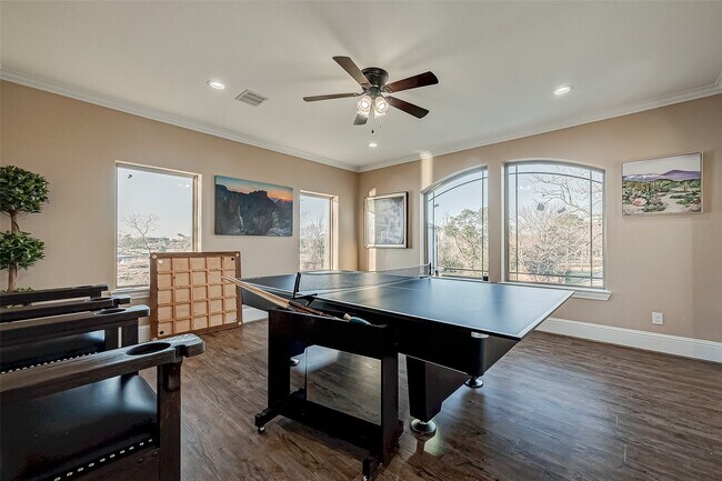 Building Photo - 2011 Crescent Dr