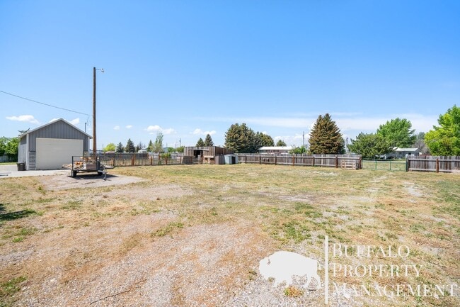 Building Photo - Charming Country Home on 2 Acres | 5 Bed | 3 Bath | Blackfoot, ID