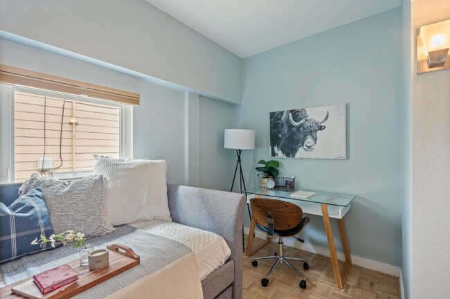 Building Photo - 6900 Thornhill Dr