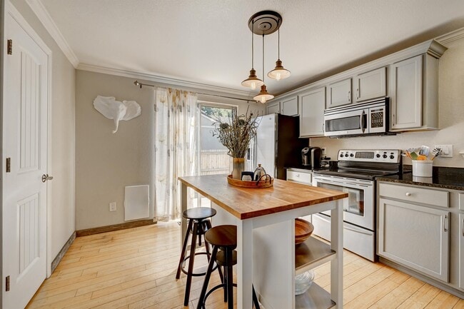 Building Photo - 12737 W Aqueduct Dr
