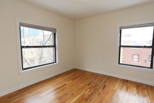 Building Photo - 836 W Waveland