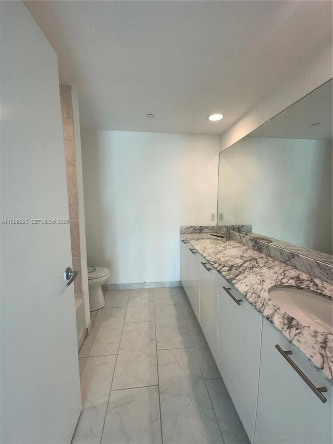 Building Photo - 951 Brickell Ave