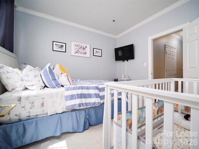 Building Photo - 5609 Fairview Rd