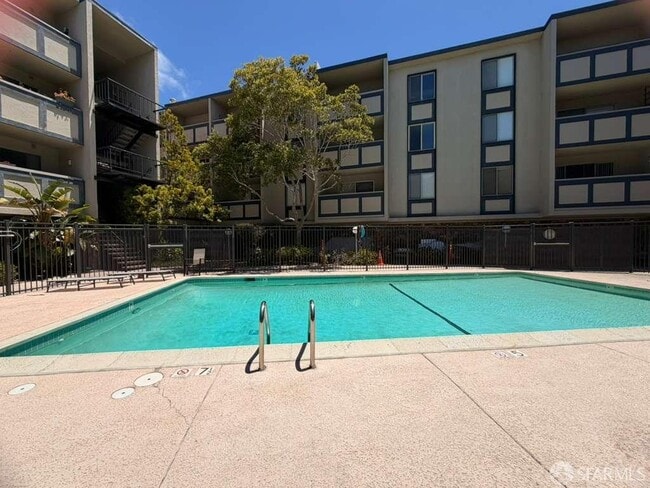 Building Photo - 965 Shorepoint Ct