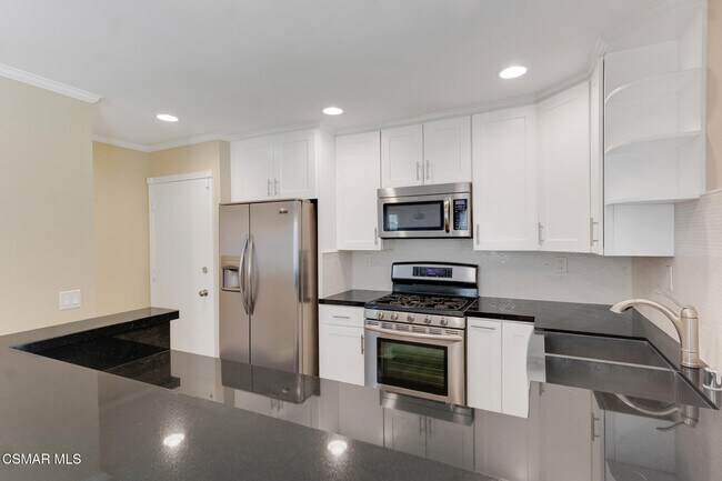 Building Photo - 408 Via Colinas
