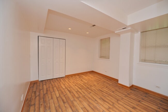 Building Photo - 1007 N La Salle Dr