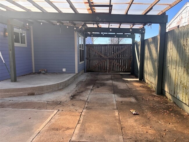 Building Photo - 1310 Harris Way