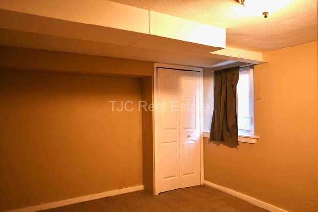 Building Photo - Central Park Home For Rent!