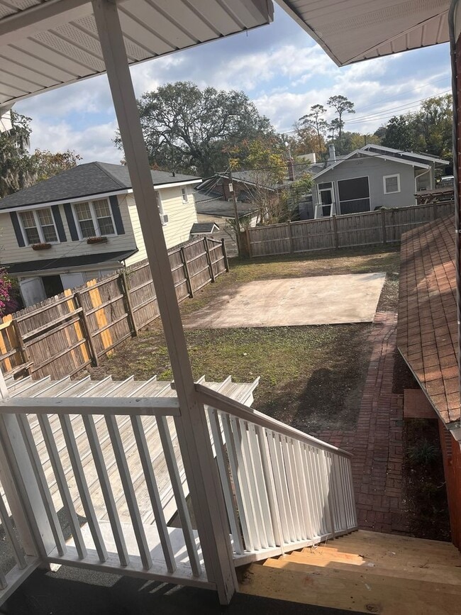 Building Photo - Two Bedroom One Bath Upstairs Apartment In Avondale