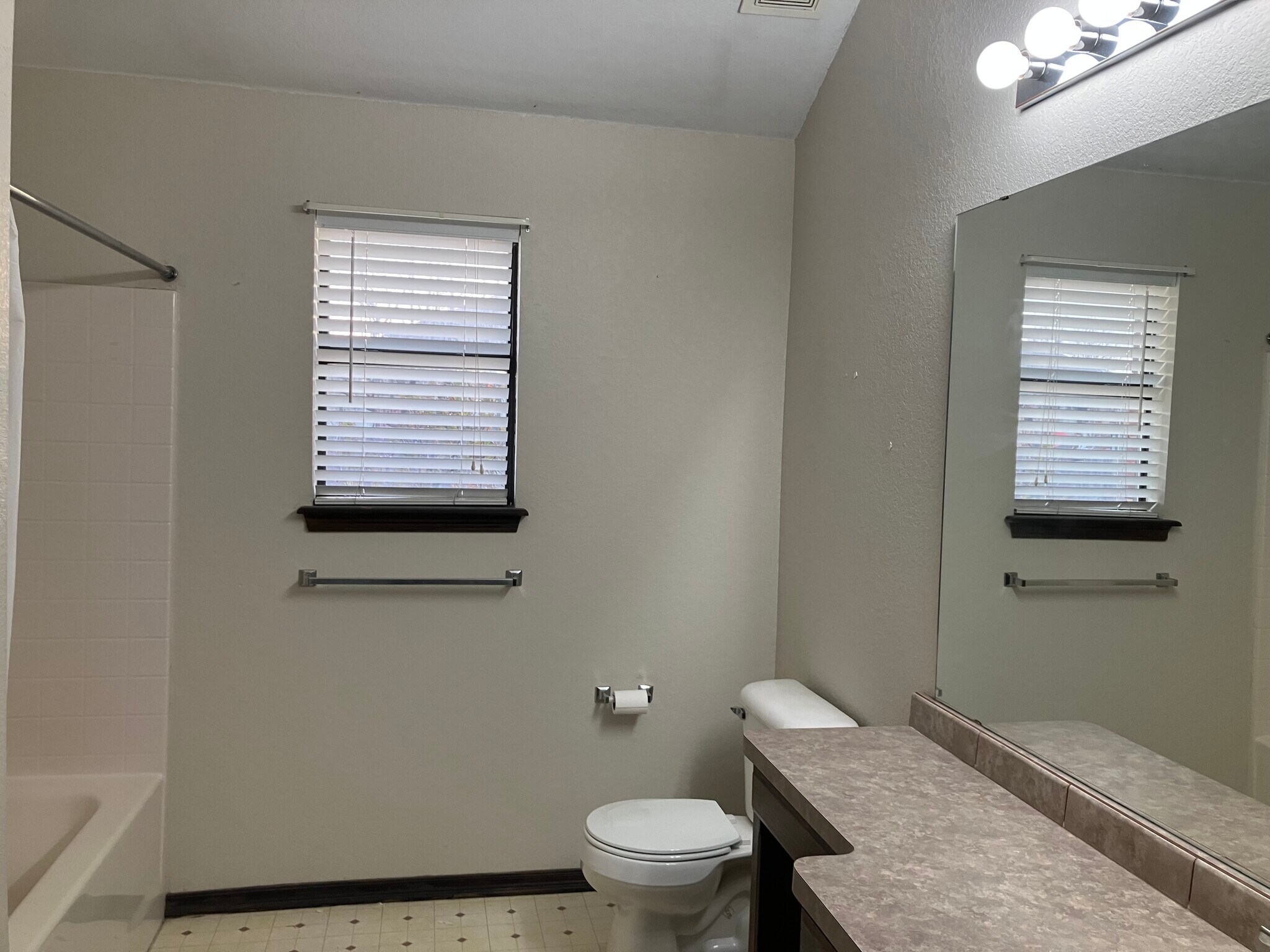 Building Photo - 16300 Seminole Dr