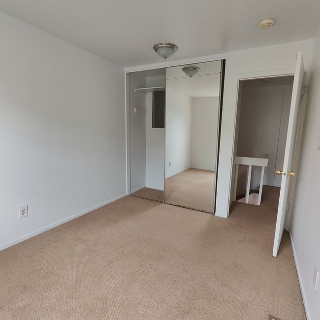 Building Photo - Two Bedroom Condo For Rent In Downtown Bou...