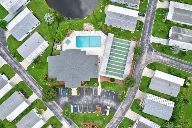 Building Photo - 7073 SE Birchwood Ln