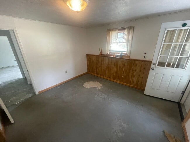 Building Photo - 3 Bedroom on a Large Plot