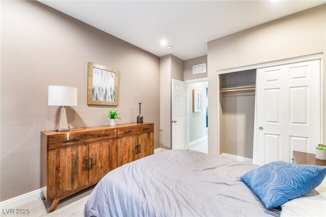 Building Photo - 1506 Visible Ave