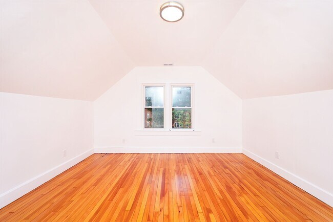 Building Photo - 5 Chauncy St