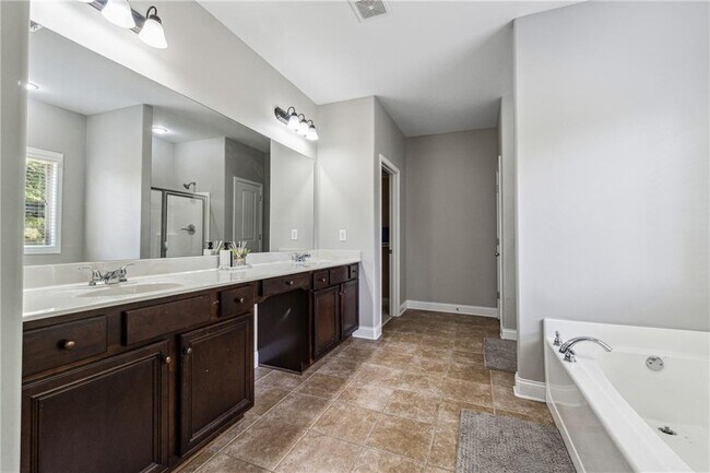 Building Photo - 4850 Wilshire Crossing