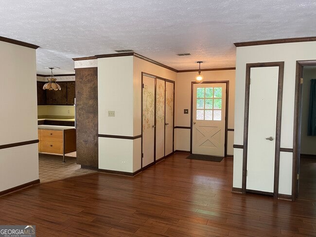 Building Photo - 170 Longview Dr