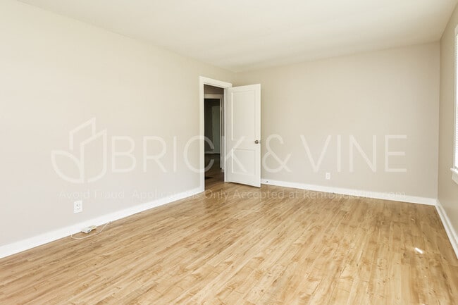 Building Photo - 5569 Rockdale Rd