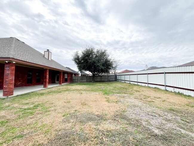 Building Photo - Available NOW!!!! You must see this is a Fabulous Home. 4 bedrooms, office, 2 bath, 2 car garage ...